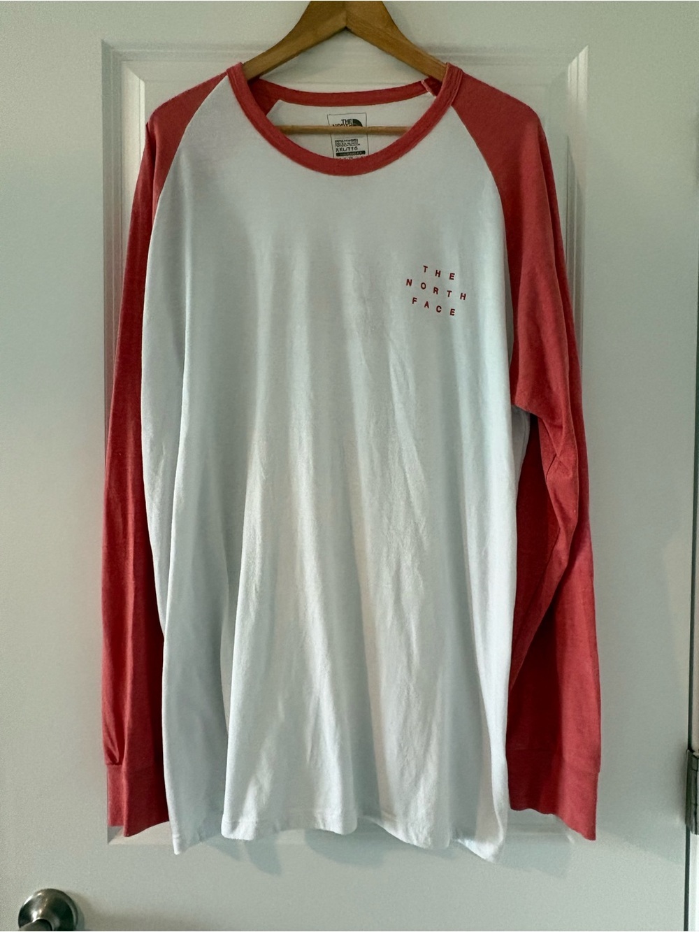 The North Face Men’s White Long-Sleeve Raglan Baseball Tee Exploring XXL